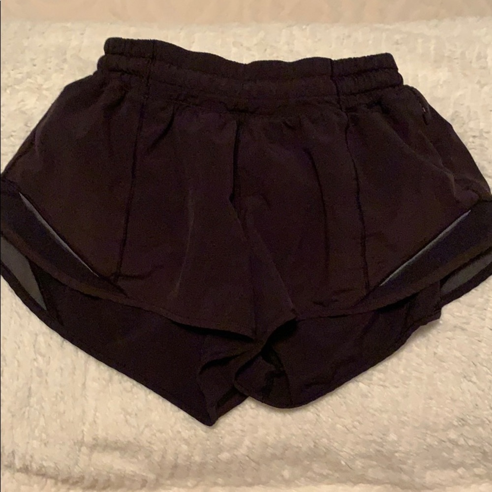 Lululemon Hotty Hot Short 2.5